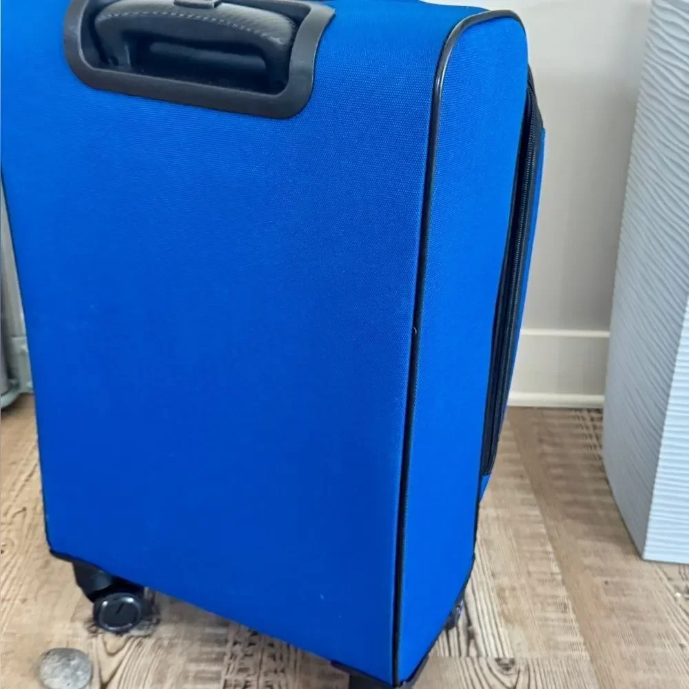 American tourister Carry-on Luggage Exp Suitcase Travel Bag Spinner Wheels